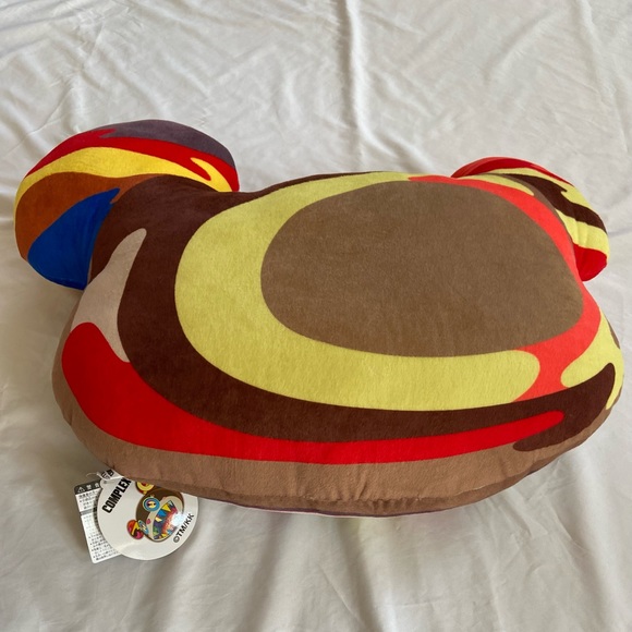 Takashi Murakami ComplexCon Ursa Large Pillow - Picture 10 of 11